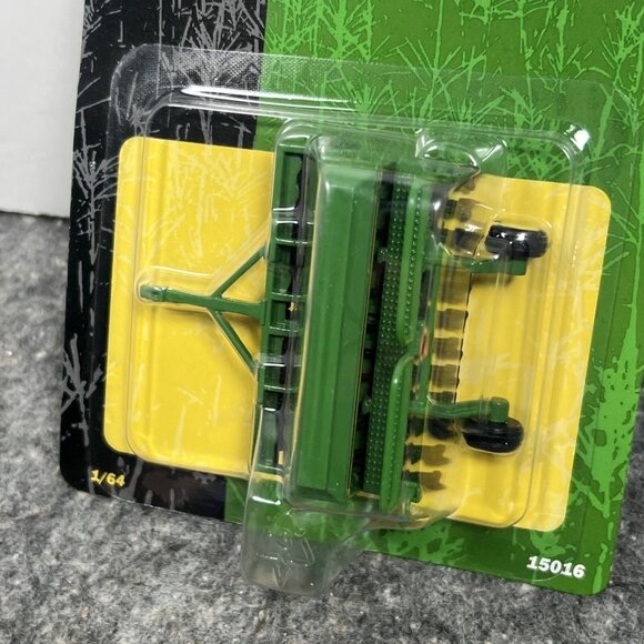 JOHN DEERE 1560 GRAIN DRILL-1/64-NICE-PACKAGED-2001 ERTL - Picture 4 of 7